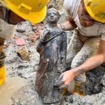 Italia saca del barro 24 estatuas romanas y otros objetos que lo convierte en un hallazgo excepcional