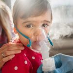 “Tripledemia”: el ataque múltiple de virus respiratorios que satura los hospitales de niños en EE.UU. y algunos países de Sudamérica