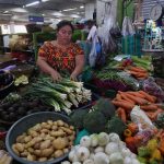 Aumento del precio de las carnes y alimentos de la canasta básica agobian a los comerciantes y consumidores
