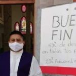 Las fotos virales de los sacerdotes que ofrecieron un “Buen fin” para pecadores