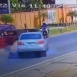 Graban el instante en que tres personas resultaron heridas en un accidente de tránsito