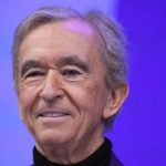 Quién es Bernard Arnault, el hombre que destronó a Elon Musk como el más rico del mundo
