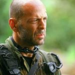 La posible causa de la afasia de Bruce Willis habría surgido en un rodaje hace 20 años