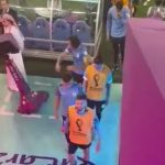 Edison Cavani golpeó el VAR luego de la eliminación de Uruguay en el Mundial y el video se hizo viral