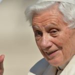 Muerte de Benedicto XVI: tres ataúdes, retiro de vísceras y otras curiosidades del rito funerario de los papas