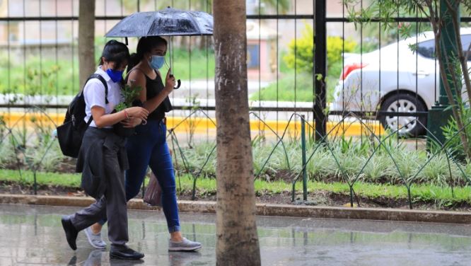 Lloviznas y nublados continuarán en las próximas horas en Guatemala