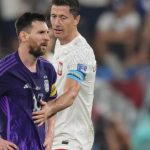 El video que muestra el tenso momento entre Lionel Messi y Robert Lewandowski (y qué se dijeron luego del partido de sus selecciones en el Mundial)