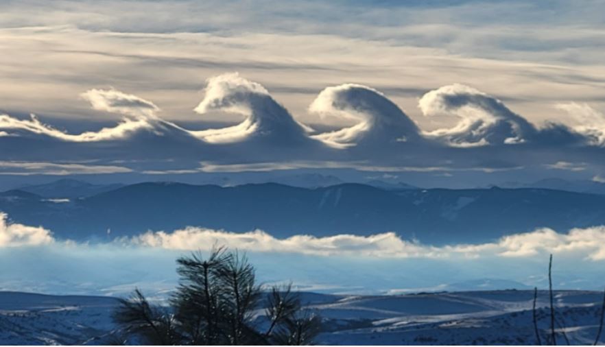 El impresionante fenómeno de unas nubes con forma de olas que sorprendió en el cielo de EE.UU.