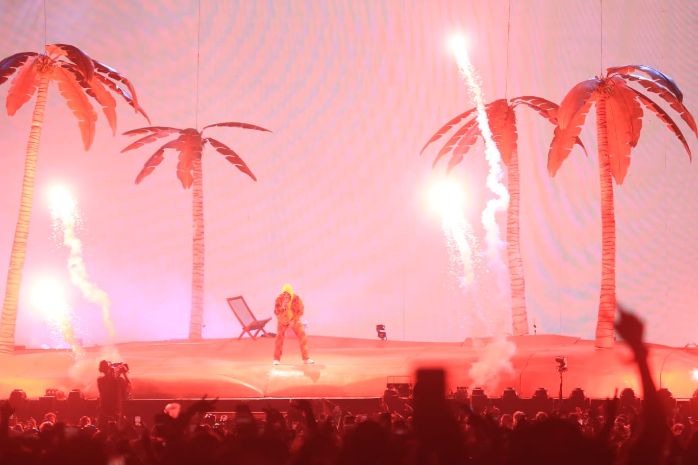 “Luna de Xelajú” se escuchó durante el concierto de Bad Bunny en