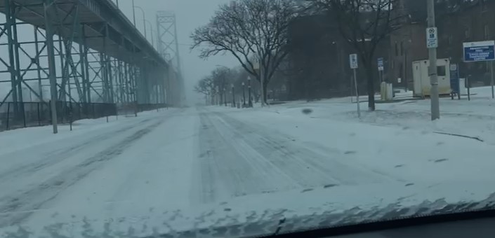 “Las calles son pistas de hielo”: Guatemaltecos comparten imágenes de cómo viven el intenso frío invernal en EE. UU.