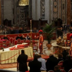Muere Benedicto XVI: las históricas imágenes de la capilla ardiente del papa emérito en su despedida en el Vaticano