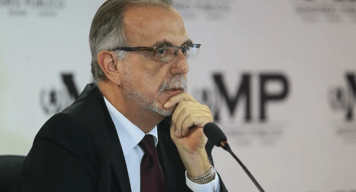 IVÁN VELASQUEZ.
