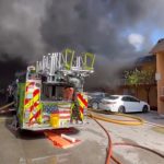 Videos: más de 200 personas se quedan sin casa por un incendio de zona de apartamentos en Miami
