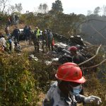 IMÁGENES: Avión se estrella en Nepal y deja unos 67 muertos