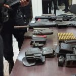 Allanan varias viviendas en Chiquimula en búsqueda de el Chanche Heredia y localizan armas y municiones