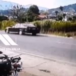 Video: autobús rebasa en curva y choca con un automóvil y este es el resultado