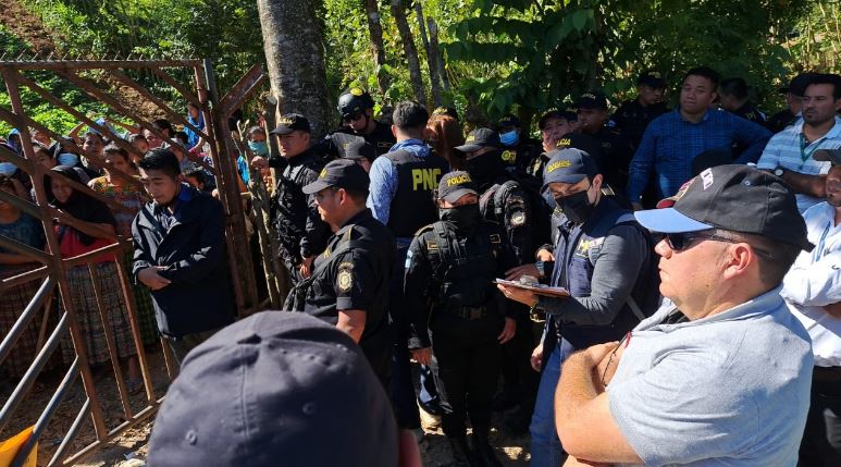 PNC muere durante desalojo y enfrentamiento con pobladores que ocupan una finca en Tucurú, Alta Verapaz,