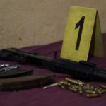 Una menor de edad es remitida luego que le encontraron un fusil de asalto y un teléfono satelital durante un cateo en Mixco