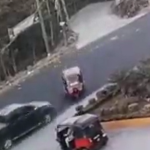 Video: momento en que picop choca contra mototaxi que atravesaba carretera y lo arrastra varios metros en Cuilapa