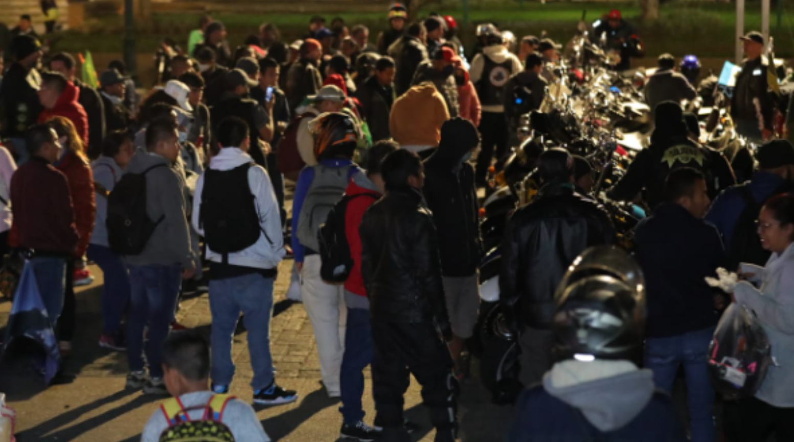 En imágenes: motoristas se reúnen en la Plaza de la Constitución a pocas horas de la Caravana del Zorro 2023