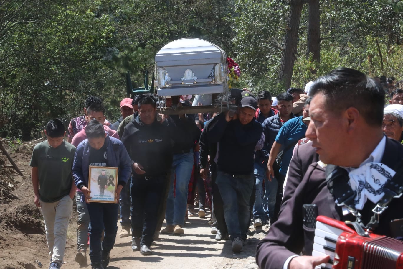 Dan el último adiós a Leonel Argueta, uno de los migrantes guatemaltecos muertos en México