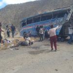 Mueren 17 migrantes de Centroamérica, Colombia y Venezuela al volcar un bus en una carretera de Puebla, México