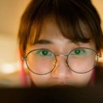 Las compañías que están empujando a los jóvenes al agotamiento extremo