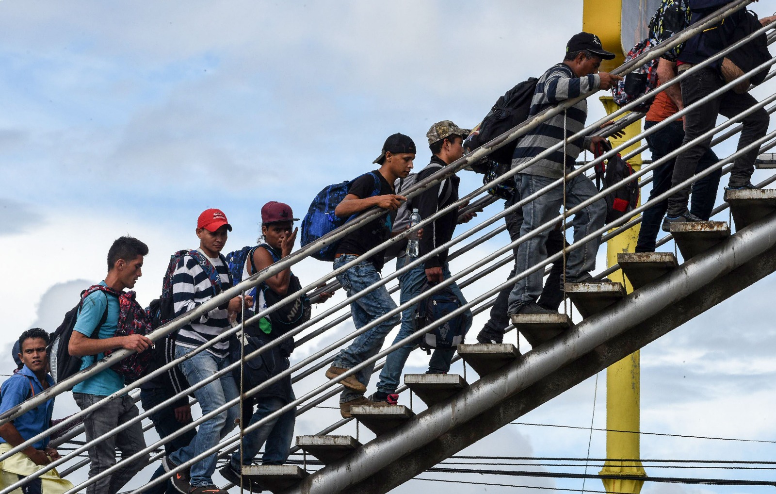 “Es una lucha constante”: migrante guatemalteco cuenta cómo la policía los extorsiona en la frontera norte de México