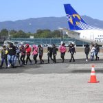 Deportados: 92 menores de edad que viajaban solos hacia Estados Unidos son retornados en u vuelo proveniente de México