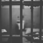 Condenan a un año de prisión a hombre que abofeteó a su esposa durante transmisión en TikTok