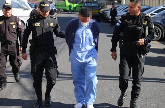 Ligan a proceso al presunto pandillero que se vistió con traje médico para entrar en el Hospital San Juan de Dios
