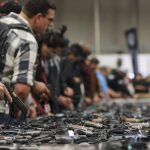 Tiroteo en Nashville: cuántos tiroteos masivos ha sufrido EE.UU. en 2023 y otros gráficos que explican la cultura de las armas de fuego en ese país
