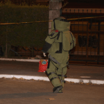 Capturan a sujeto que en una caja que simulaba un regalo transportaba artefactos explosivos