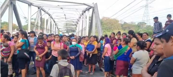 Manifestaciones bloquean el paso en carreteras de Guatemala