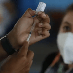 Ministro de Salud explica los “tres factores” que han influido para que los contagios de covid-19 estén a la baja en el país