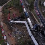 IMÁGENES: Al menos 36 muertos deja choque frontal de trenes en Grecia