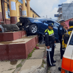 Video: instante de la fuerte colisión de un vehículo descontrolado contra unas gradas en San Marcos
