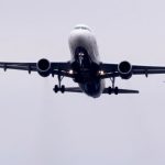 Autoridades dan detalles de la captura de un hombre que agredió a una auxiliar del avión donde iba a bordo con una cuchara de metal