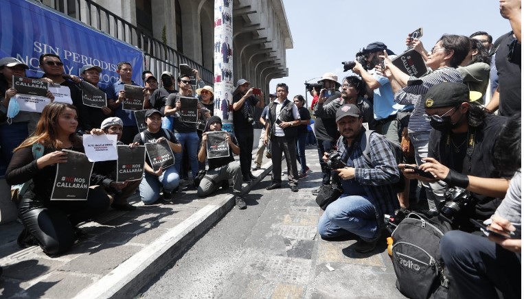 Periodistas, activistas y colectivos protestan contra fallo que da luz verde para investigar a periodistas