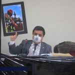 Tribunal deja libre a manifestante acusado por daños a monumento de Reina Barrios (y por esta razón pide investigar a tres agentes de PNC)