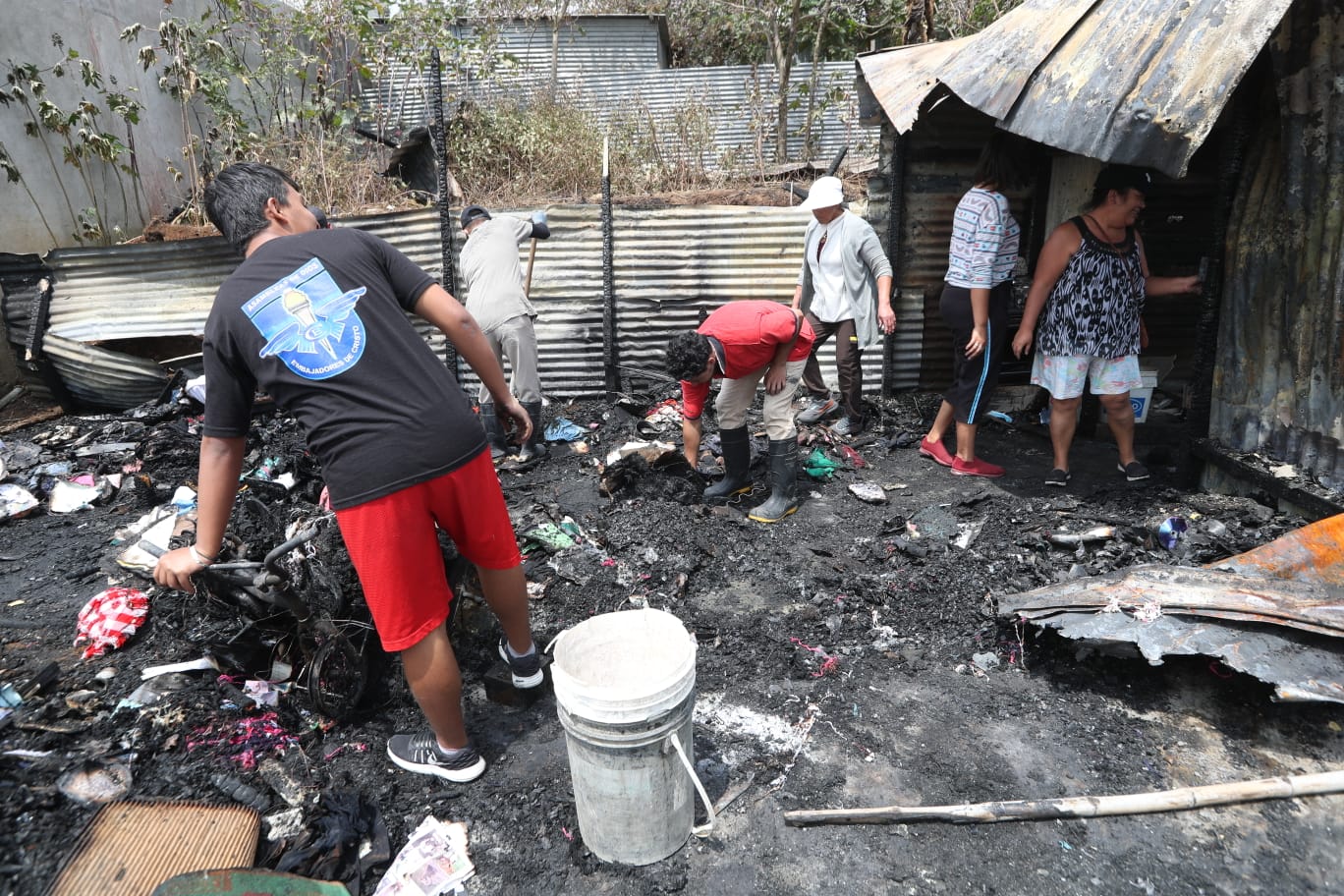 Vecino relata cómo rescataron a víctimas de incendio en Ciudad Peronia