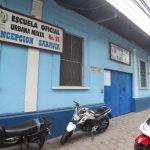 Suspenden clases en escuela de la zona 10 de la capital debido a robo de equipo y mobiliario