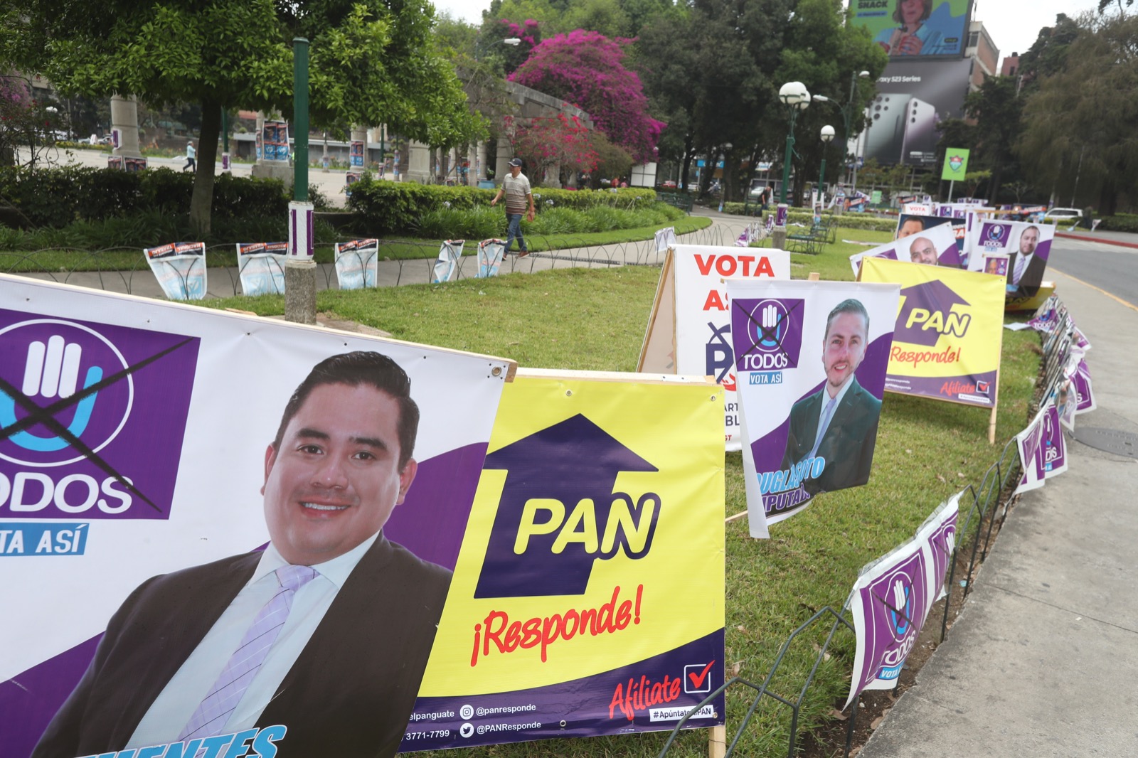 En imágenes: mítines, planes de gobierno y propaganda en las calles desde el primer día de campaña