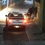 Cámaras de vigilancia captan asalto en el parque San Sebastián en Antigua Guatemala y autoridades logran coparlos