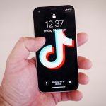 Prohibición de TikTok a empleados públicos de EE. UU. (el proyecto de ley y por qué se considera una amenaza a la seguridad nacional)