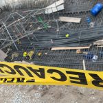 Dos trabajadores mueren y uno más queda herido al desplomarse estructura de hierro