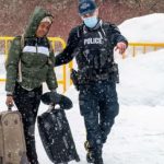 “Te arrestan, pero te ayudan a cargar las maletas”: cómo Canadá acoge a los refugiados y en qué se diferencia de lo que pasa en EE.UU.