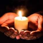 Profesor en EE.UU. pide a sus alumnos que escriban su obituario y es despedido