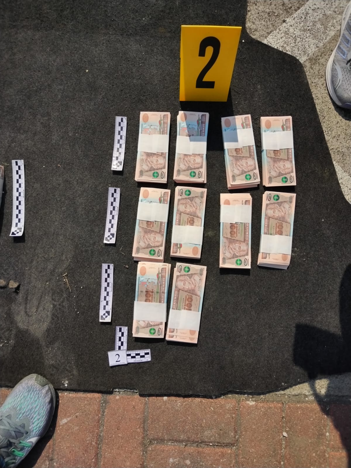 Capturan a una pareja con Q300 mil por no haber podido demostrar la procedencia del dinero