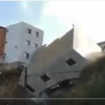Captan en video el momento exacto en que un edificio se desploma a causa de las lluvias